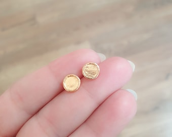 Ronde gold filled oorbellen - gouden oorknopjes - stekers - ronde concave oorstekers - ronde platte 8 mm gouden oorstekers
