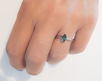 Mother Day - Thin Silver Open Ring - Green CZ Diamond Adjustable Ring - Dainty Emerald Diamond Ring - Tiny Ellipse Green Diamond Ring