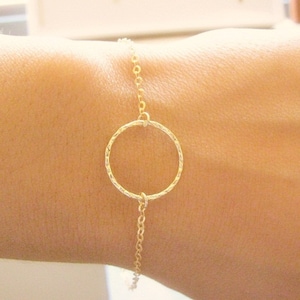 Pulsera de oro Círculo karma pequeño círculo amistad delicado regalo para damas de honor eternidad delicado
