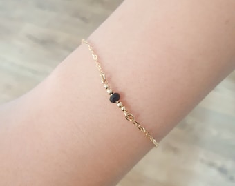 Muttertag - Goldarmband Winzige schwarze Kristallperlen-Gold Schwarzes Armband-Dünnes zierliches Goldarmband-Winziges Perlenarmband-Minimalistisches Armband