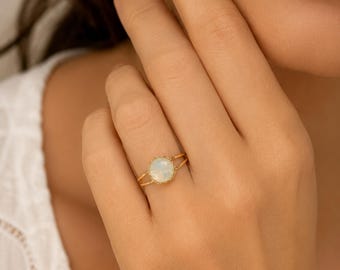Anillo de ópalo dorado, ópalo blanco, cristal Swarovski, joyería nupcial vintage.