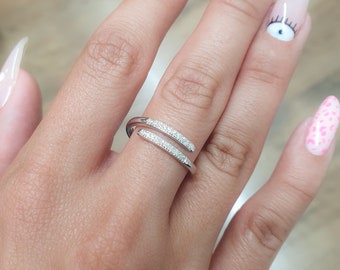 Srebrny pierścionek spiralny, delikatny pierścionek z diamentami, minimalistyczny pierścionek ze srebra, pierścionek z cyrkoniami, prosty pierścionek z diamentami, prezent dla niej, delikatny pierścionek z zawinięciem