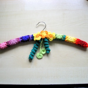 Vintage style. Crochet pattern Crochet clothes/coat hanger with corsage decoration. Photo tutorial. Instant PDF download.