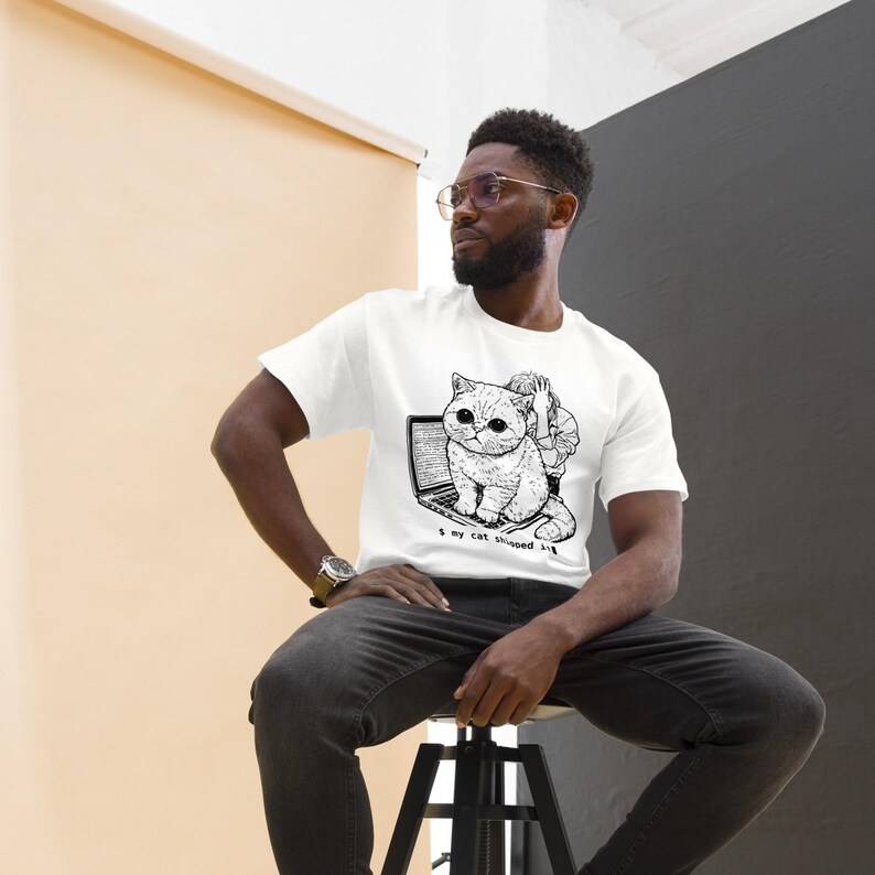 Camiseta "Gato Programador", Camiseta Divertida com Gato Rabugento para Programador, Camiseta para Engenheiro de Software, Presente para Amante de Gatos Desenvolvedores, Presente para Programador, Presente para Mãe de Gato imagem 1