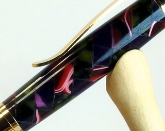Colorful herringbone pen with three colors in gold setting