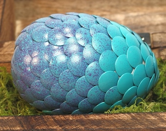 L'oeuf de dragon bleu sarcelle passe au violet