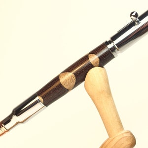 Harlequin bolt action pen in chrome setting image 3