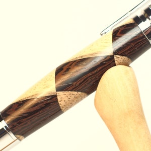 Harlequin bolt action pen in chrome setting image 6