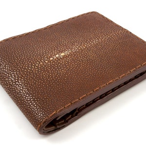 Brown stingray wallet for man image 1