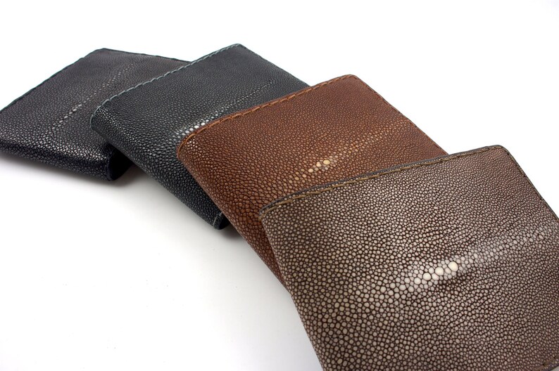 Brown stingray wallet for man image 4