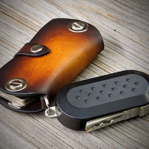 Portachiavi in cuoio con viti accesso rapido, pratico, semplice e robusto, contiene fino a 4 chiavi, Made in Italy