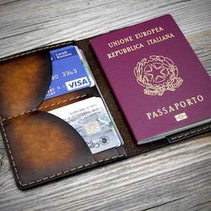 Porta-passaporte em couro. Carteira para passaporte em couro italiano. Carteira de viagem em couro legítimo. Capa para passaporte em couro genuíno.
