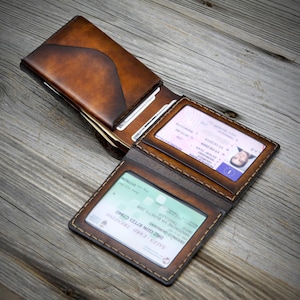 Carteira de couro com janela de identificação para homens - Carteira de couro bifold com bolso para moedas - Presente personalizado para homens - Presente de Natal para ele - Fabricado na Itália