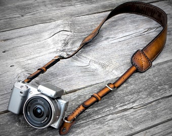 Echtes Leder Kameraband, personalisiertes Kameraband, verstellbarer Kamerahalsband, Geschenk für Fotografen, Kompatibel DSLR / Alle Kameras