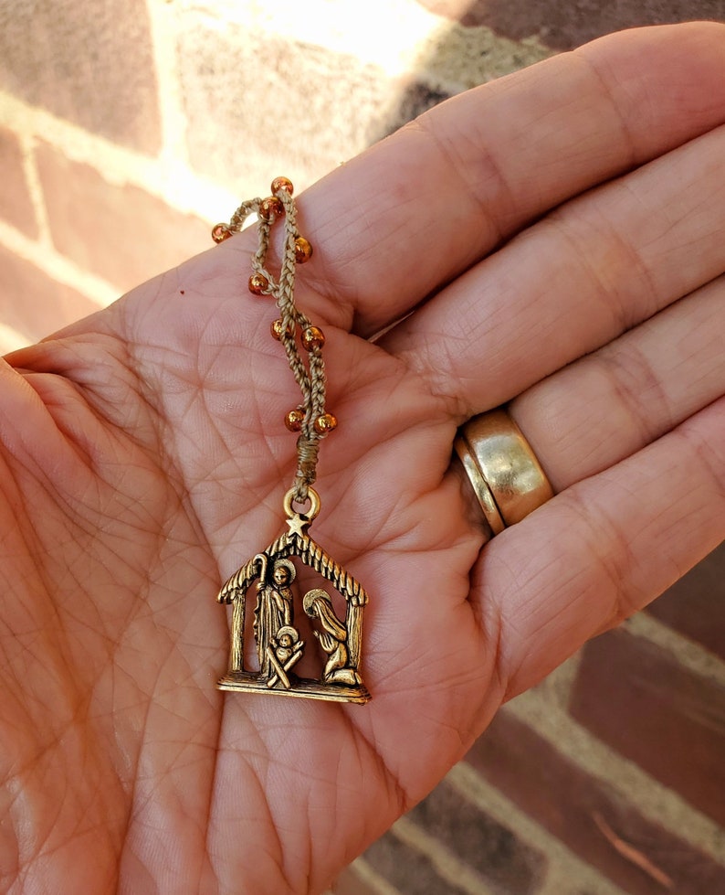 collier de nativité, collier de Noël, collier de noël en perles au crochet, sainte famille, cadeau religieux image 6