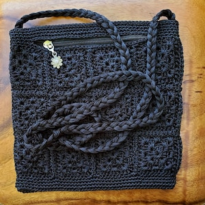 double pocket purse, braided strap, lined pockets, crochet nylon Black