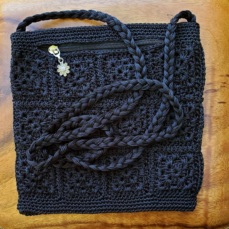 double pocket purse, braided strap, lined pockets, crochet nylon image 4