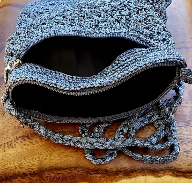 double pocket purse, braided strap, lined pockets, crochet nylon immagine 3