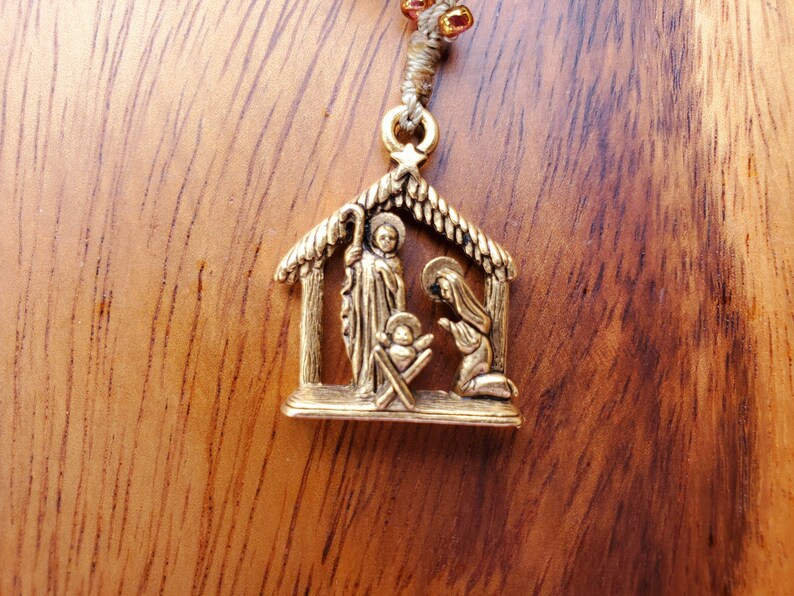 collier de nativité, collier de Noël, collier de noël en perles au crochet, sainte famille, cadeau religieux image 7