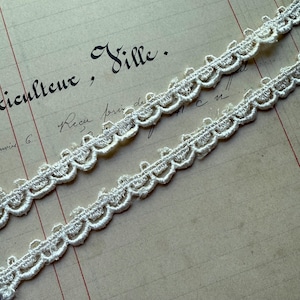 Bordure vintage en dentelle douce en soie ivoire minable 3/8" de largeur - 1 yard