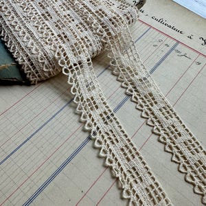Adorno de encaje de ganchillo beige francés vintage - 1 yarda - Hecho en Francia - 1 pulgada de ancho
