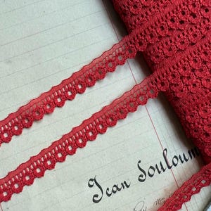 2 Yards Rote Poly Spitzenborte - 3/8 ”Breite