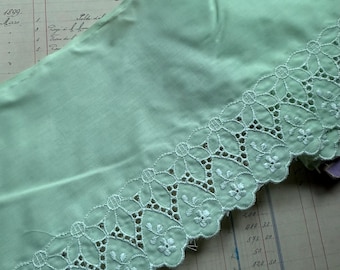 1 Yard Vintage Bred Mintgrön Mjuk Blommig Spetskant - 6 1/2” Bredd