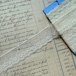 Galon délicat en dentelle de Valenciennes, France - 1 mètre - Fabriqué en France - 1 1/8" de large