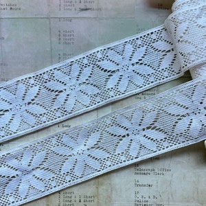 Bordure en dentelle française tissée vintage blanc doux de 2 3/8 po. - Fabriquée en France