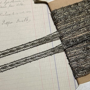 Seltene antike Metalliczierleisten - Gold Tinsel Metallspitze aus den 1920er Jahren - 7/16 ”Breite - 1/2 oder Full Yard