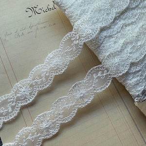 1 Yard weiße, gestickte Blumenspitze