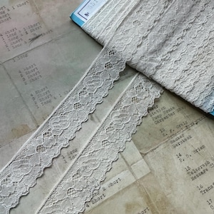 bordure en dentelle florale aux fuseaux vintage française ivoire clair - 1 yard - fabriqué en France - 1 1/8" de largeur