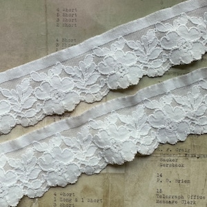 Bordure vintage en dentelle française florale extensible douce blanche - Fabriquée en France - 5 cm de large