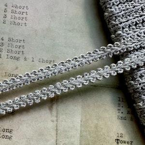 Galon tressé argenté métallique vintage de 5/16 po. - Coton enveloppé métallique - 1 yard - Importé de France