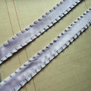 Cinta de poliéster fruncida vintage de lavanda de 2 yardas - 5/8" de ancho