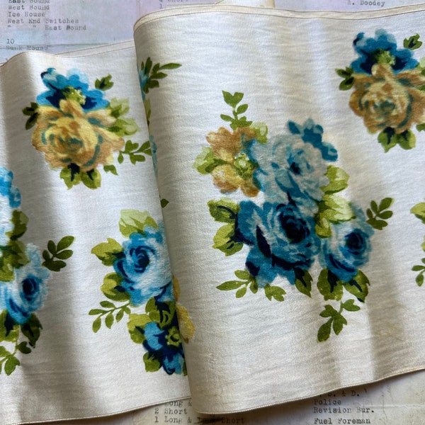 Antiquité Rare vintage velours floral soie large 7 3/4" largeur bord satin - 1 mètre complet - magnifique état - crème bleu ivoire