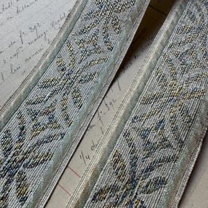 1 Yard Vintage metallic witgoud, zilveren en blauwe jacquardrand - 1 5/8" breed - voor stoffering, gewaden, enz.