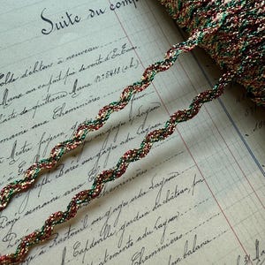 2 jardas de acabamento delicado e brilhante dourado vermelho e verde Ric Rac - 3/16” de largura