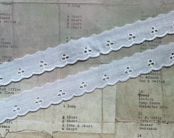 1 Yard Vintage Simple White Eyelet Lace Trim - 1” Width