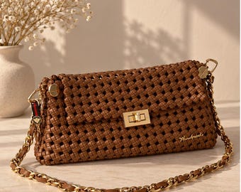 Braune, handgewebte Kettentasche – Elegante Schultertasche für jeden Tag