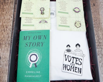 Set regalo voti per le donne - Maglietta femminista - Amante del libro regalo - Spilla smaltata - T-shirt con slogan - Femminismo - Regalo femminista - Suffragette