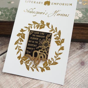 Pin de esmalte de Lady Macbeth - Colección Heroínas de Shakespeare - Amante de los libros - Pin feminista - Insignia de Shakespeare - Regalo literario imagen 3