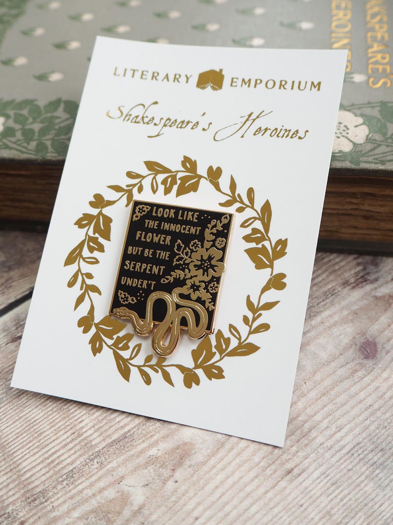 Pin de esmalte de Lady Macbeth - Colección Heroínas de Shakespeare - Amante de los libros - Pin feminista - Insignia de Shakespeare - Regalo literario imagen 3