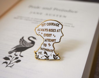 Spilla smaltata orgoglio e pregiudizio - Jane Austen - Amante dei libri - Pin femminista - Regalo letterario - Badge Pin Bookish - Citazione ispiratrice