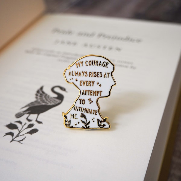 Pride and Prejudice Emaille Pin - Jane Austen - Buchliebhaberin - Feministische Anstecknadel - Literatur Geschenk - Bookish Pin Anstecker - Inspirierendes Zitat