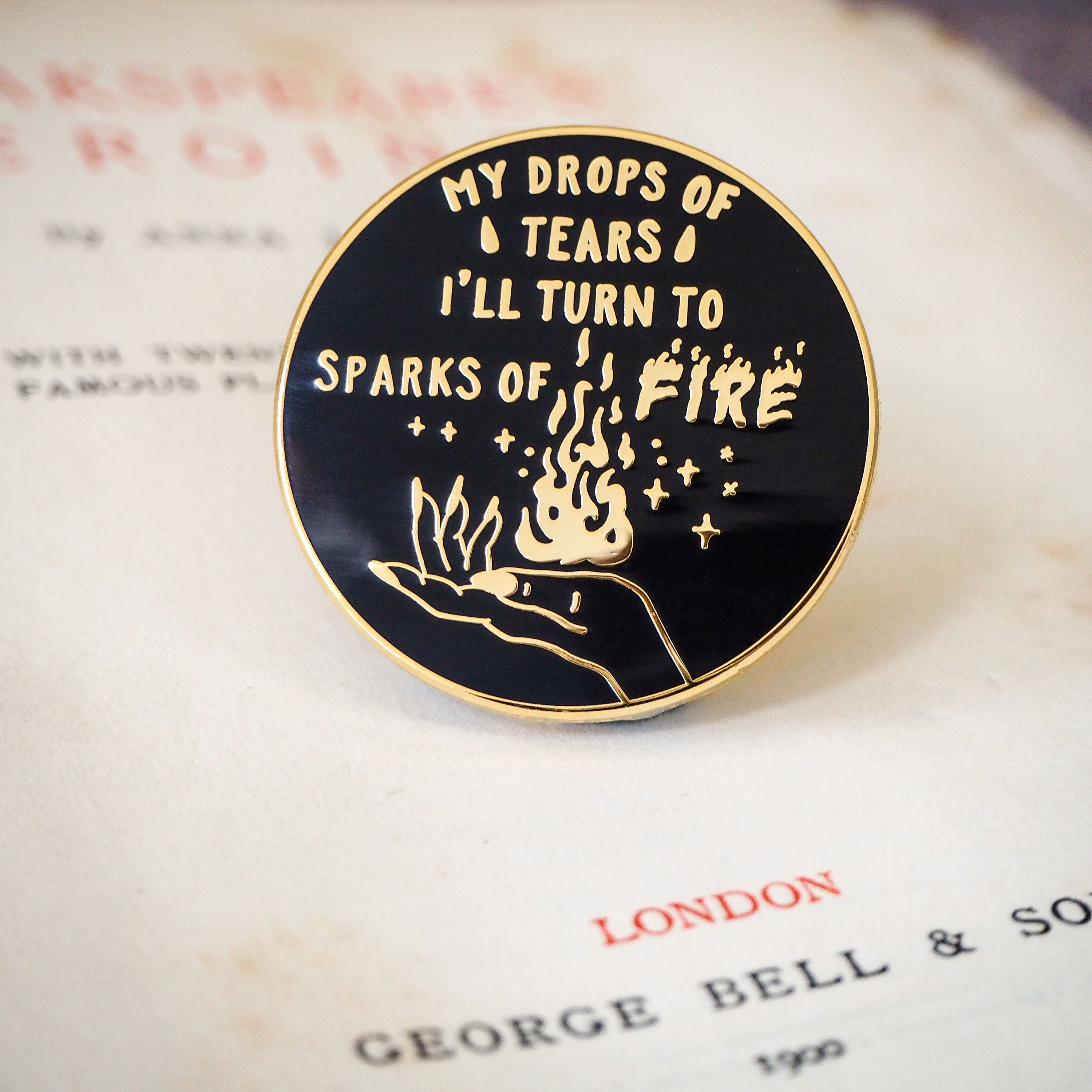 Queen Katharine Enamel Pin - Shakespeare's Heroines Collection - …