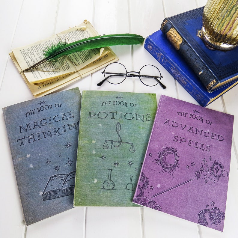 Cuadernos de magia Conjunto de tres hechizos, pociones, cuadernos mágicos A5 Brujas y magos Papelería Regalo geek Amante de los libros Papelería imagen 1