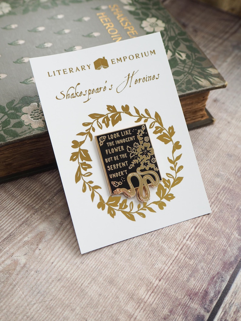 Pin de esmalte de Lady Macbeth - Colección Heroínas de Shakespeare - Amante de los libros - Pin feminista - Insignia de Shakespeare - Regalo literario imagen 2