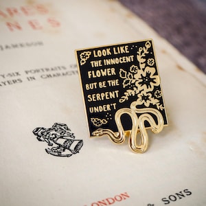Pin de esmalte de Lady Macbeth - Colección Heroínas de Shakespeare - Amante de los libros - Pin feminista - Insignia de Shakespeare - Regalo literario imagen 1
