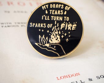 Pin esmaltado de la reina Catalina - Colección Heroínas de Shakespeare - Para amantes de los libros - Pin feminista - Insignia de Shakespeare - Regalo literario